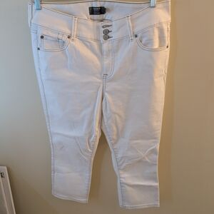 EUC! TORRID cropped Jeans Size 14